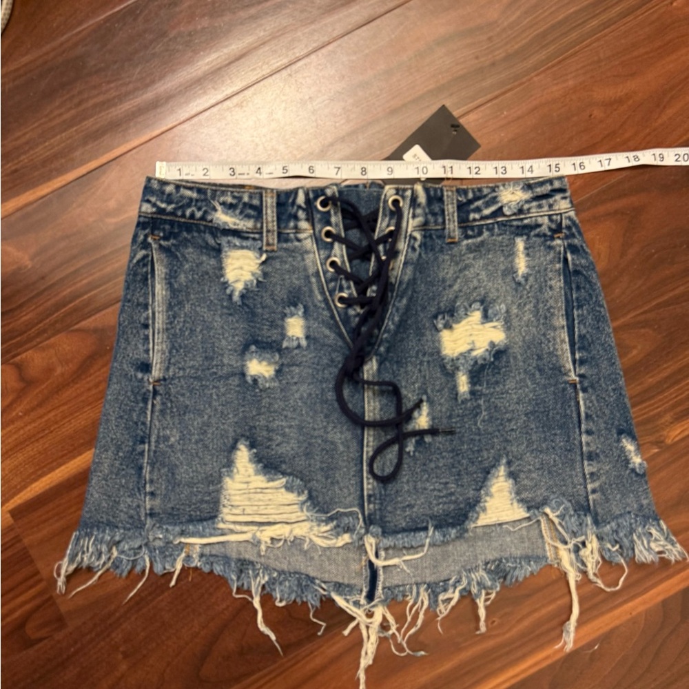 NWT Signature 8 Distressed Denim Lace-Up Mini Skirt size medium